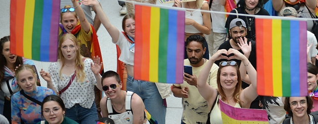 Ein Jahr nach tödlichem Angriff: CSD zieht durch Münster